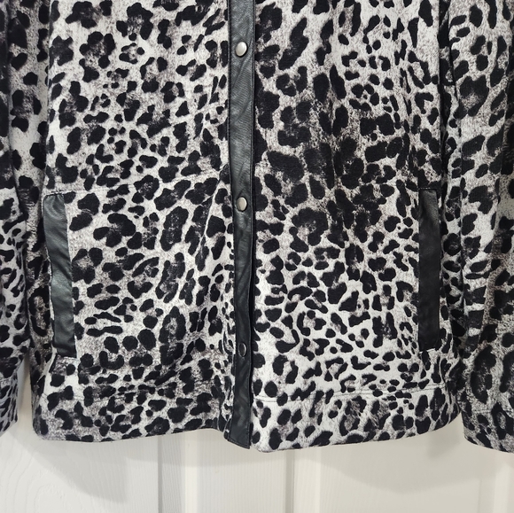 Easywear by Chico's Animal Print Button-Down Jacket Cardigan Size 3 - Picture 7 of 7